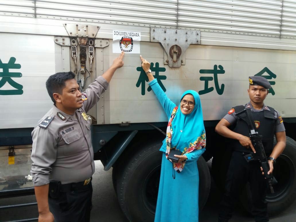Viral Foto Logistik Pemilu Diangkut Truk Berhuruf Kanji, Ini Penjelasan KPU